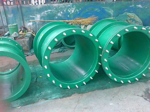 廣西省來賓市象州縣大口徑柔性人防套管噴涂現(xiàn)場